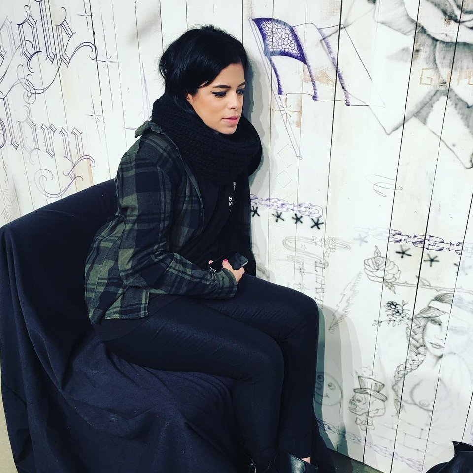 Τατουάζ έκπληξη από διάσημο καλλιτέχνη -Εβαλαν το χέρι τους σε τρύπα, δεν ήξεραν τι σχεδιάζει [εικόνες]  | iefimerida.gr 4