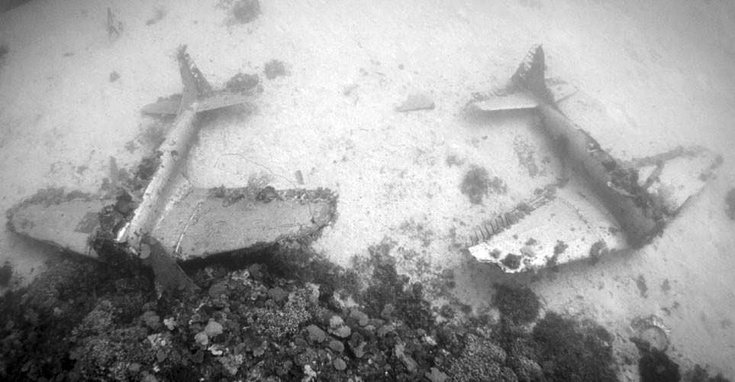 Στον «αεροδιάδρομο» του ωκεανού - 150 βομβαρδιστικά σε βάθος 40 μέτρων [εικόνες]  | iefimerida.gr 7