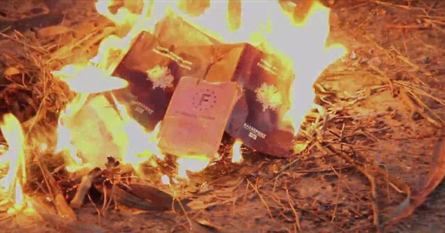 Μήνυμα μίσους από Γάλλους τζιχαντιστές: Καίνε διαβατήρια, καλούν επιθέσεις και αποκεφαλισμούς [εικόνες] | iefimerida.gr 2