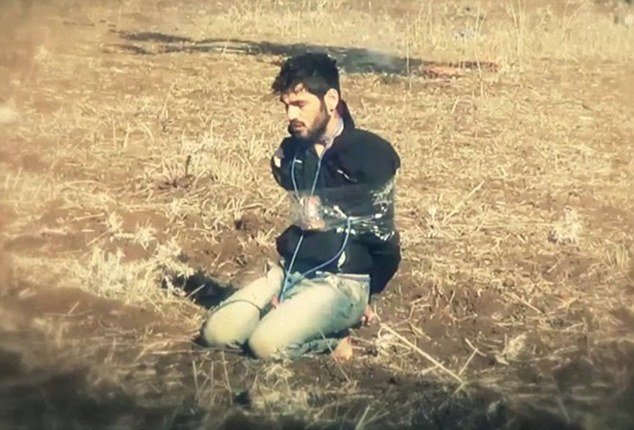 Φρίκη: Τζιχαντιστές εκτελούν με εκρηκτικά αιχμαλώτους [εικόνες] | iefimerida.gr 0