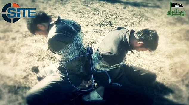 Φρίκη: Τζιχαντιστές εκτελούν με εκρηκτικά αιχμαλώτους [εικόνες] | iefimerida.gr 1