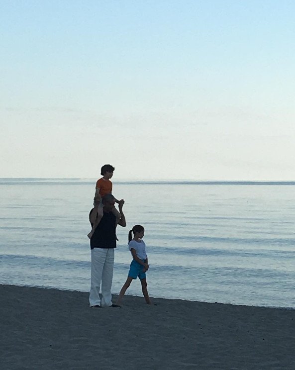 Ωνάσης-Τζάκι, η ταινία -Τα γυρίσματα για το θρυλικό γάμο στο Σκορπιό -Η Κέιτι Χολμς σπάει πιάτα και χορεύει [εικόνες & βίντεο] | iefimerida.gr 3