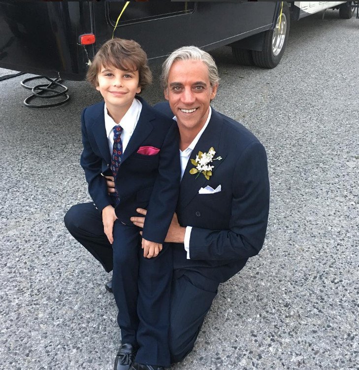 Ωνάσης-Τζάκι, η ταινία -Τα γυρίσματα για το θρυλικό γάμο στο Σκορπιό -Η Κέιτι Χολμς σπάει πιάτα και χορεύει [εικόνες & βίντεο] | iefimerida.gr 0