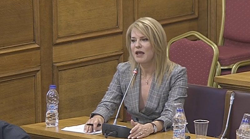 Η σέξι εμφάνιση της Θεοδώρας Τζάκρη στη Βουλή -Με βαθύ ντεκολτέ [εικόνες & βίντεο] | iefimerida.gr 0