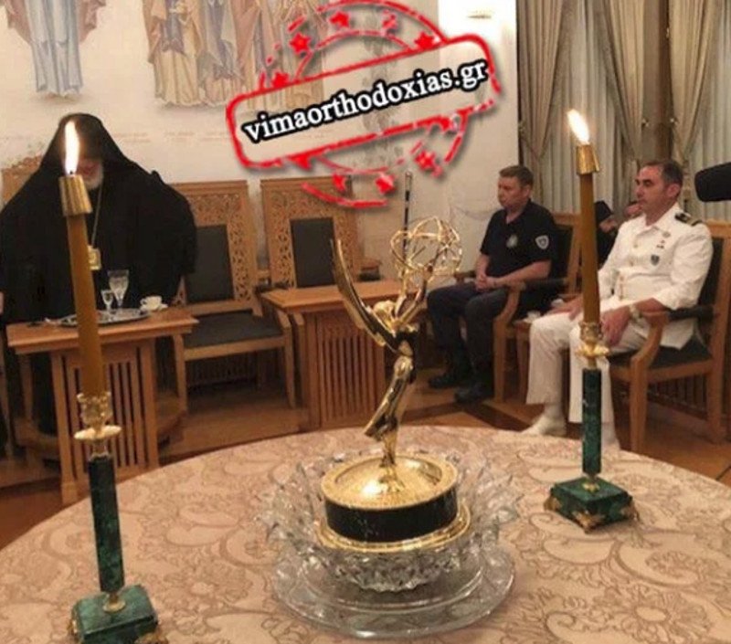 Αμερικανός σταρ χάρισε το βραβείο ΕΜΜΥ στην Ιερά Μονή Βατοπεδίου -Το αφιέρωσε στην Παναγία | iefimerida.gr 2