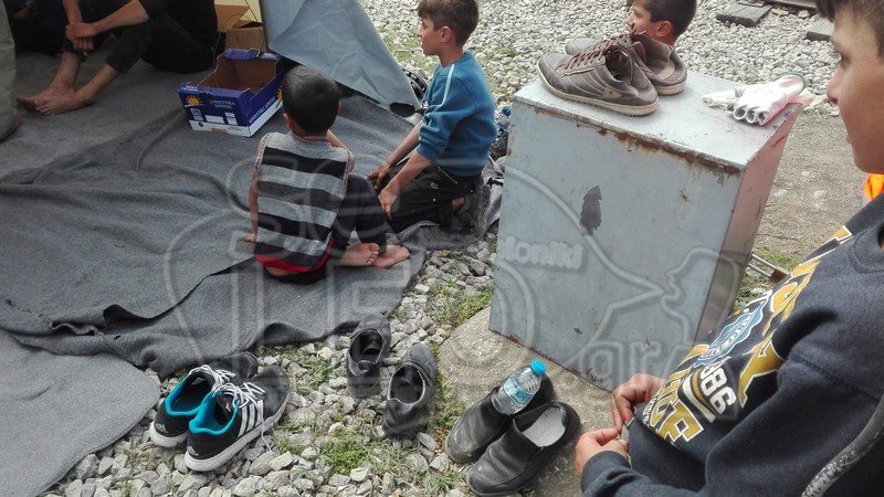 Εφτιαξαν και αυτοσχέδιο τζαμί οι πρόσφυγες στην Ειδομένη [εικόνες] | iefimerida.gr 1