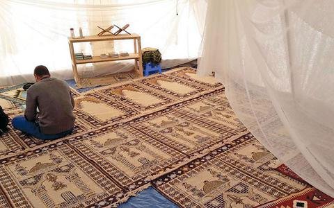 Μυστηριώδης Βρετανός έστησε παράνομο τζαμί στη Λέσβο -Παρέμβαση της εισαγγελίας [εικόνες] | iefimerida.gr 1