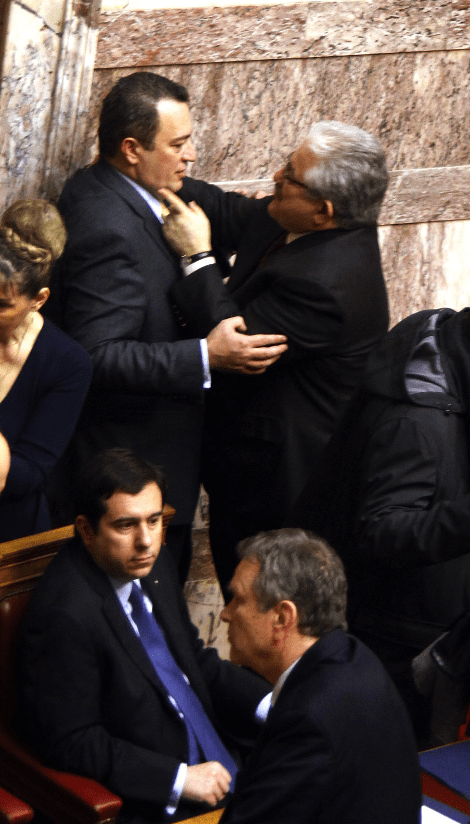 Ο Τζαβάρας στρίμωξε τον Στυλιανίδη στον τοίχο μέσα στη Βουλή και τον έπνιξε με την αγάπη του [εικόνα] | iefimerida.gr 0