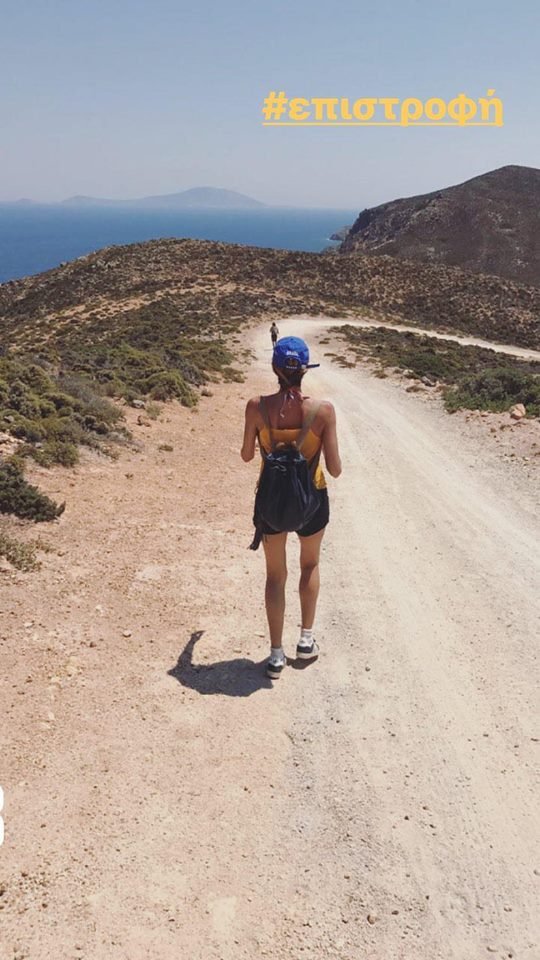 Η Τζένη Μπαλατσινού συνάντησε πάλι την κατσίκα που διέσωσε πρόσφατα [εικόνες] | iefimerida.gr 0