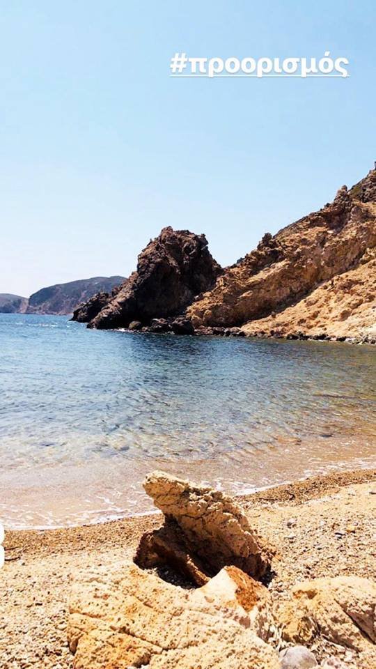 Η Τζένη Μπαλατσινού συνάντησε πάλι την κατσίκα που διέσωσε πρόσφατα [εικόνες] | iefimerida.gr 1