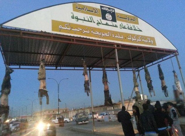 Ιράκ: Τζιχαντιστές κρέμασαν πτώματα στην είσοδο της πόλης Hawija [σκληρές εικόνες] | iefimerida.gr 2