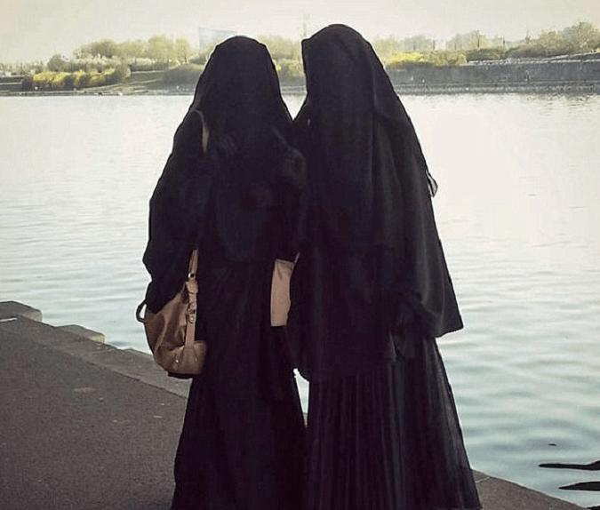 Παντρεμένες, έγκυες και εγκλωβισμένες στη Συρία οι δυο ανήλικες που το έσκασαν από το σπίτι τους για να μπουν στους τζιχαντιστές [εικόνες] | iefimerida.gr 0