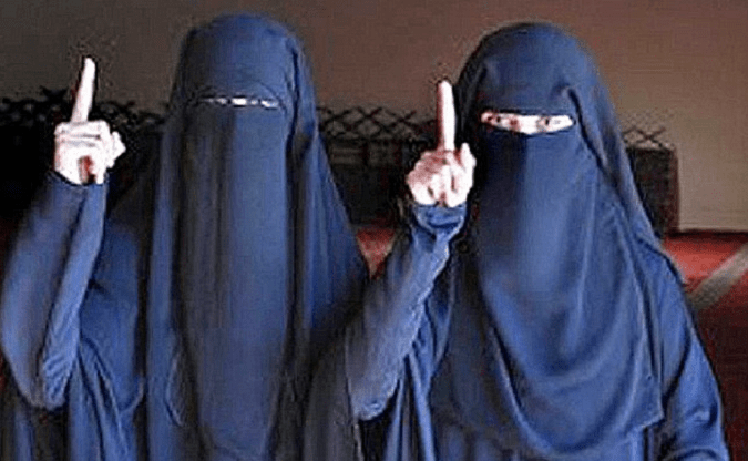 Παντρεμένες, έγκυες και εγκλωβισμένες στη Συρία οι δυο ανήλικες που το έσκασαν από το σπίτι τους για να μπουν στους τζιχαντιστές [εικόνες] | iefimerida.gr 1