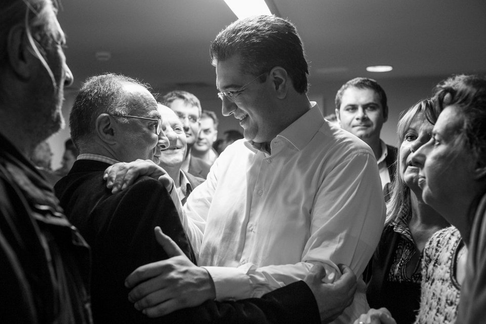  Ο Τζιτζικώστας συνάντησε τους εθελοντές της καμπάνιας του [εικόνες]  | iefimerida.gr 3