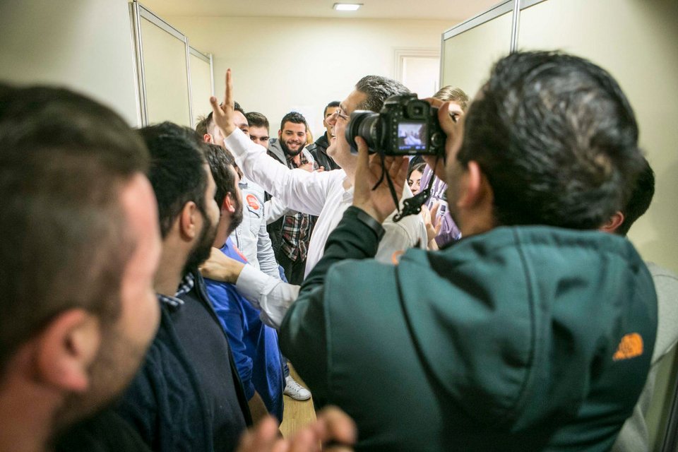  Ο Τζιτζικώστας συνάντησε τους εθελοντές της καμπάνιας του [εικόνες]  | iefimerida.gr 1