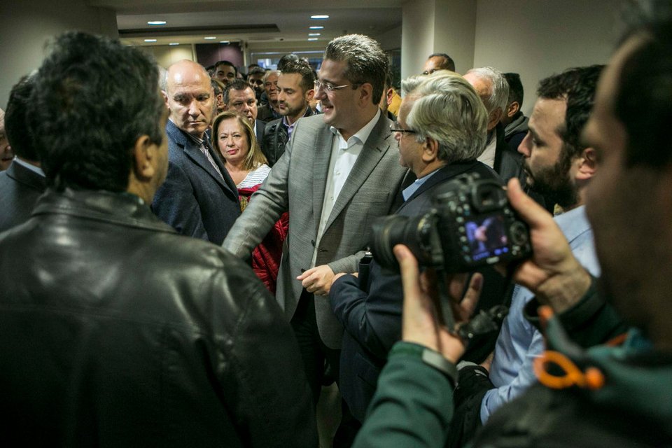  Ο Τζιτζικώστας συνάντησε τους εθελοντές της καμπάνιας του [εικόνες]  | iefimerida.gr 6