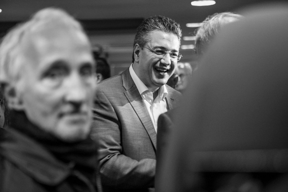  Ο Τζιτζικώστας συνάντησε τους εθελοντές της καμπάνιας του [εικόνες]  | iefimerida.gr 7