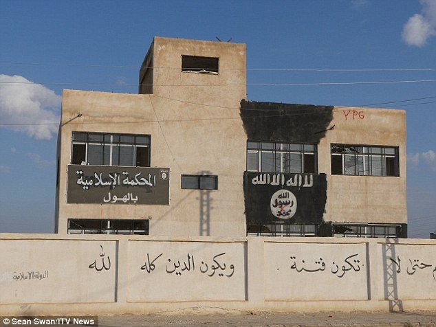 Η Daily Mail λίγο μετά τους βρετανικούς βομβαρδισμούς δημοσιεύει φωτογραφίες νεκρών τζιχαντιστών [εικόνες] | iefimerida.gr 3