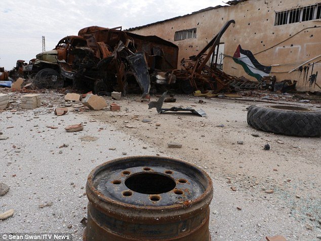 Η Daily Mail λίγο μετά τους βρετανικούς βομβαρδισμούς δημοσιεύει φωτογραφίες νεκρών τζιχαντιστών [εικόνες] | iefimerida.gr 5