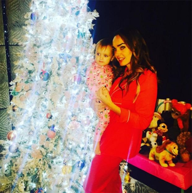 Πολυτέλεια και πλούτος: Δείτε τα χριστουγεννιάτικα δέντρα των διάσημων [εικόνες]  | iefimerida.gr 5