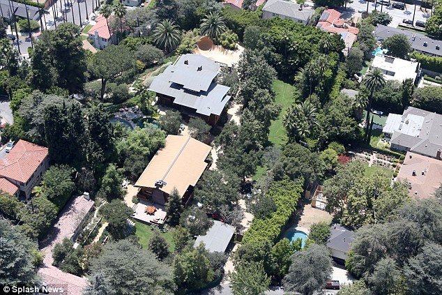 Μπραντζελίνα: Ζούσαν χωριστά στο ίδιο σπίτι πολύ πριν το διαζύγιο [εικόνες] | iefimerida.gr 0