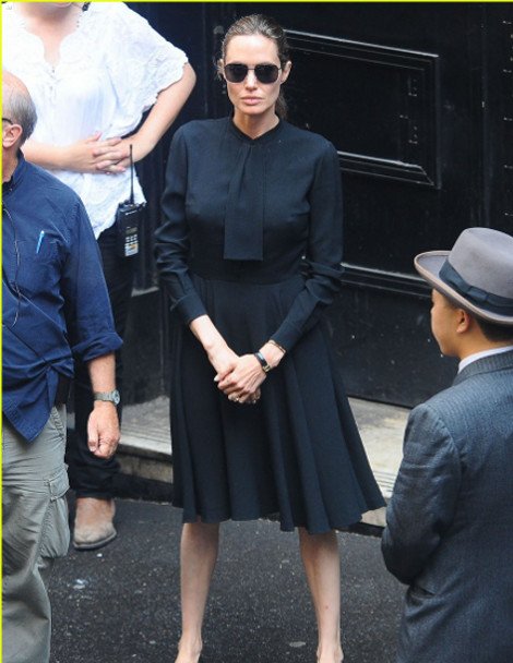 Η εκ πρώτης όψεως σεμνή εμφάνιση της Αντζελίνας Τζολί που αποδείχθηκε... άσεμνη [εικόνες] | iefimerida.gr 2