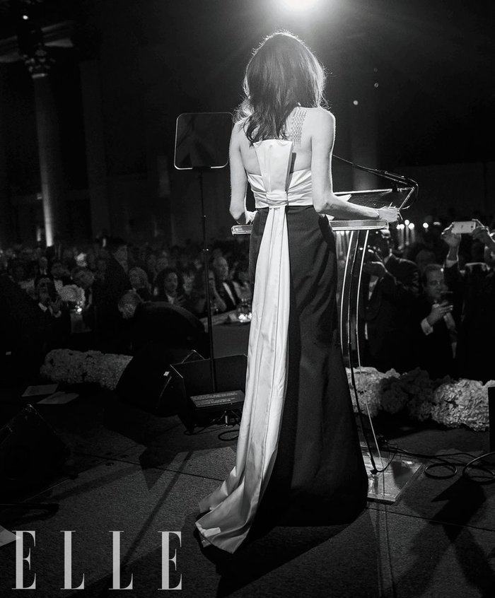 Πού το πάει η Τζολί; Φωτογραφήθηκε με τις κόρες της σαν... Αμερικανή πρόεδρος [εικόνες] | iefimerida.gr 0