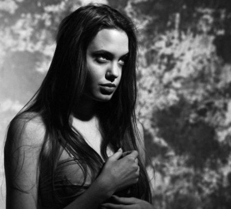Στο φως η αισθησιακή φωτογράφιση με εσώρουχα της Τζολί στα 16 της [εικόνες] | iefimerida.gr 4