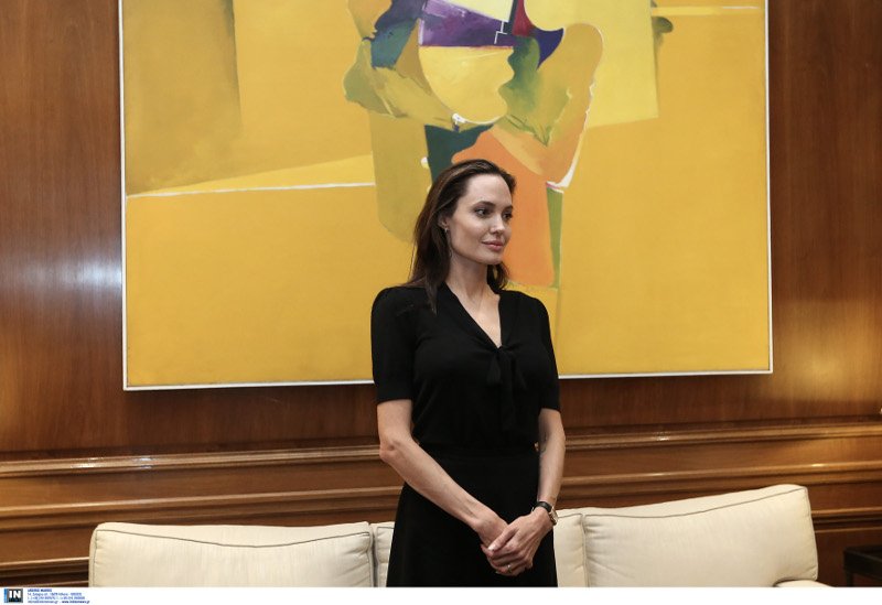 Η αμερικάνικη Vogue σχολιάζει το ντύσιμο της Αντζελίνα Τζολί στο Μαξίμου [εικόνες] | iefimerida.gr 2