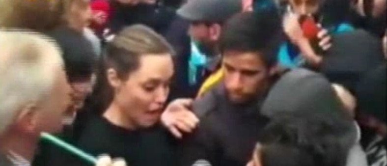 Στη Λέσβο η Τζολί: Το καλοκαίρι θα έρθω με τα παιδιά μου [εικόνες & βίντεο] | iefimerida.gr 4