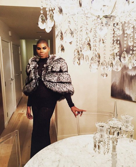 Ο 24χρονος γιος του Μάτζικ Τζόνσον με μίνι, καυτά σορτς και ψηλοτάκουνα [εικόνες] | iefimerida.gr 4