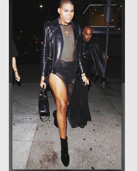 Ο 24χρονος γιος του Μάτζικ Τζόνσον με μίνι, καυτά σορτς και ψηλοτάκουνα [εικόνες] | iefimerida.gr 2