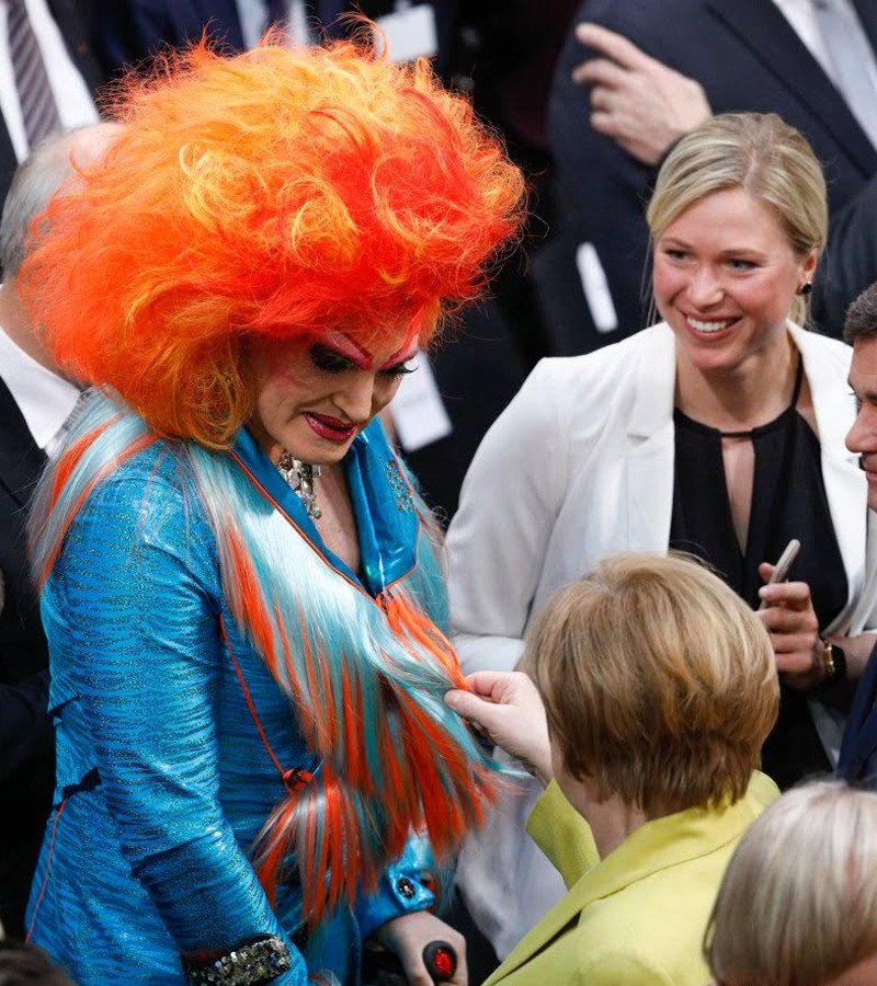 H Drag Queen που εξέλεξε Γερμανό Πρόεδρο και τράβηξε την προσοχή της Μέρκελ! [εικόνες] | iefimerida.gr 0