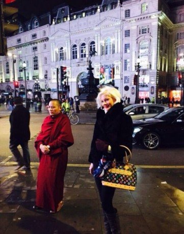 Η ζωή της Τζούλιας Αλεξανδράτου στο Λονδίνο [εικόνες] | iefimerida.gr 4