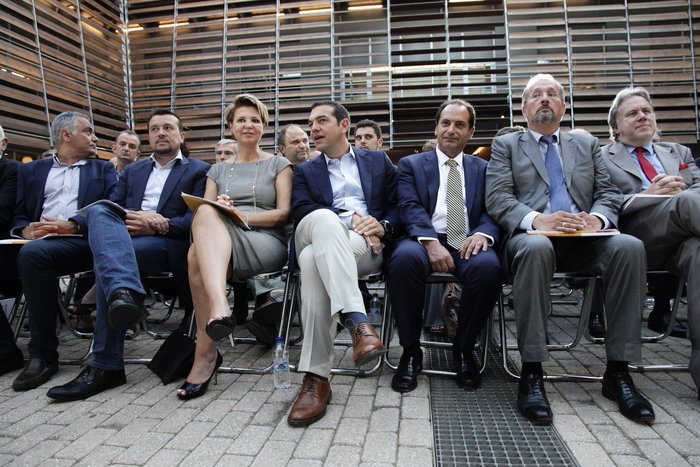 Πρώτος-πρώτος ο Τζουμάκας στη φιέστα Τσίπρα για την δημόσια διοίκηση [εικόνες] | iefimerida.gr 1