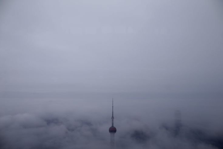 Ουράνια πολιτεία: Ουρανοξύστες χαμένοι στην ομίχλη [εικόνες]  | iefimerida.gr 1