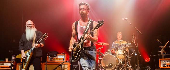 Οι Eagles of Death Metal επιστρέφουν στο Παρίσι μετά το μακελειό -Support στους U2 σε συναυλία | iefimerida.gr 0