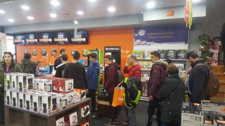 Παροξυσμός Black Friday, ουρές από τις 4:30 -Τι ελπίζουν οι έμποροι [εικόνες & βίντεο] | iefimerida.gr 10