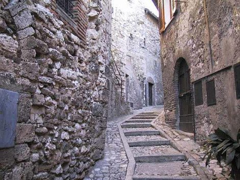 Το πιο γοητευτικό μέρος του κόσμου βρίσκεται στη Μεσόγειο -Μια παραμυθένια καστροπολιτεία περιτριγυρισμένη από καταρράκτες [εικόνες]  | iefimerida.gr 2