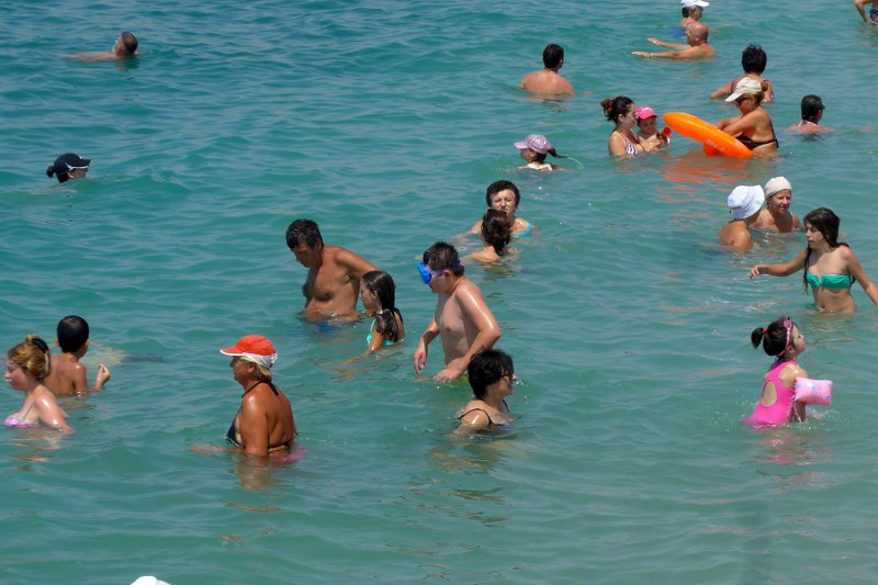 ΥΠΕΝ: Εξαιρετικής ποιότητας το νερό στις ελληνικές θάλασσες, ιδανικό για κολύμπι | iefimerida.gr 0