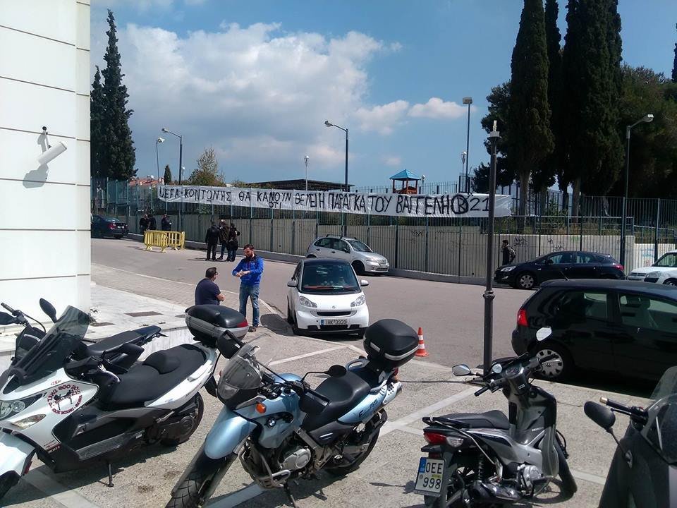 Αποδοκιμασίες για FIFA, UEFA και Γκιρτζίκη - Aπό οπαδούς της ΑΕΚ πριν τη συνάντηση με Κοντονή [εικόνες] | iefimerida.gr 0