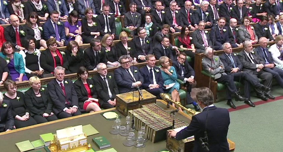 Μήνυμα ενότητας από το Κοινοβούλιο της Βρετανίας -Στην εκδήλωση μνήμης για την Τζο Κοξ [εικόνες] | iefimerida.gr 3