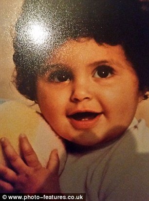 Βρετανίδα βρήκε ξανά την κόρη της μετά από 24 χρόνια -Απήχθη ενώ ζούσαν στην Ελλάδα [εικόνες] | iefimerida.gr 3