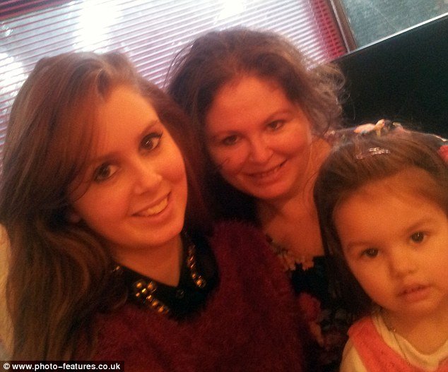 Βρετανίδα βρήκε ξανά την κόρη της μετά από 24 χρόνια -Απήχθη ενώ ζούσαν στην Ελλάδα [εικόνες] | iefimerida.gr 4