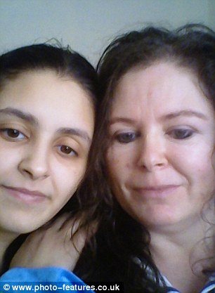 Βρετανίδα βρήκε ξανά την κόρη της μετά από 24 χρόνια -Απήχθη ενώ ζούσαν στην Ελλάδα [εικόνες] | iefimerida.gr 6