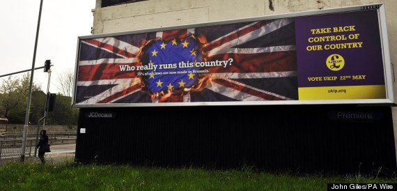 Βρετανία: Προκαλεί με ξενοφοβικές αφίσες ο ακροδεξιός Νάιτζελ Φάραντζ [εικόνες] | iefimerida.gr 0