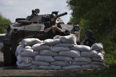 Εκρυθμη η κατάσταση στην Ουκρανία και μάχες στο Σκλαβιάνσκ -Αναβολή των εκλογών ζητά η Μόσχα | iefimerida.gr 2