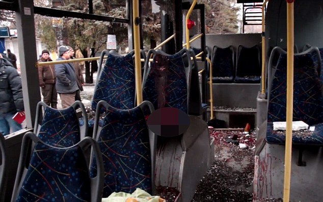 13 άμαχοι νεκροί από τον βομβαρδισμό στάσης του τραμ στο Ντονέτσκ [εικόνες]  | iefimerida.gr 1