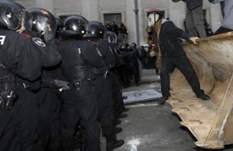 Σε γενική απεργία καλούν στην Ουκρανία - 100.000 διαδήλωσαν στο κέντρο του Κιέβου υπέρ της προσέγγισης με την Ε.Ε. [εικόνες] | iefimerida.gr 0