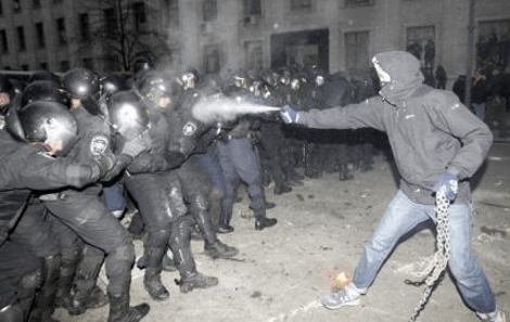 Σε γενική απεργία καλούν στην Ουκρανία - 100.000 διαδήλωσαν στο κέντρο του Κιέβου υπέρ της προσέγγισης με την Ε.Ε. [εικόνες] | iefimerida.gr 2